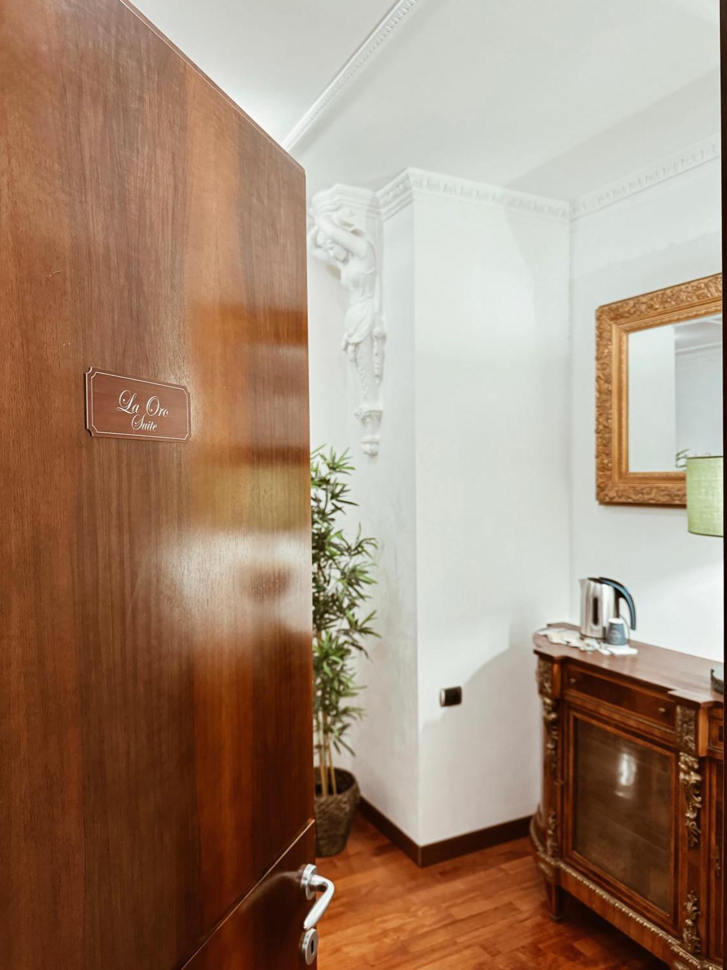 Residenza Tritone Luxury Guest House Trevi Fountain Rome Exterior photo